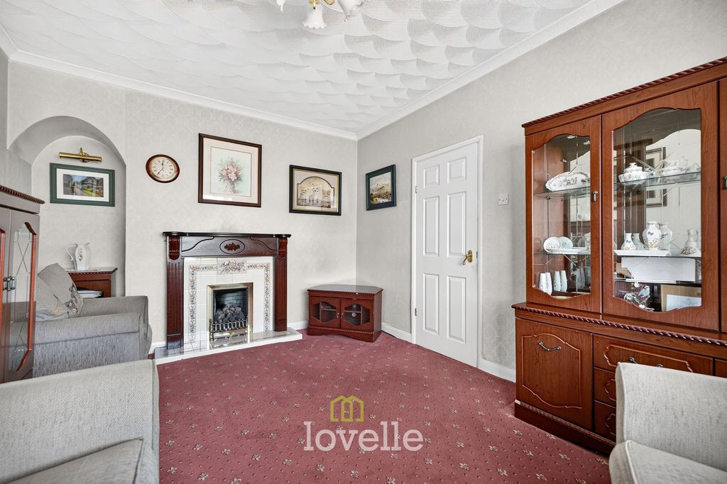 Property photo 2 of 28