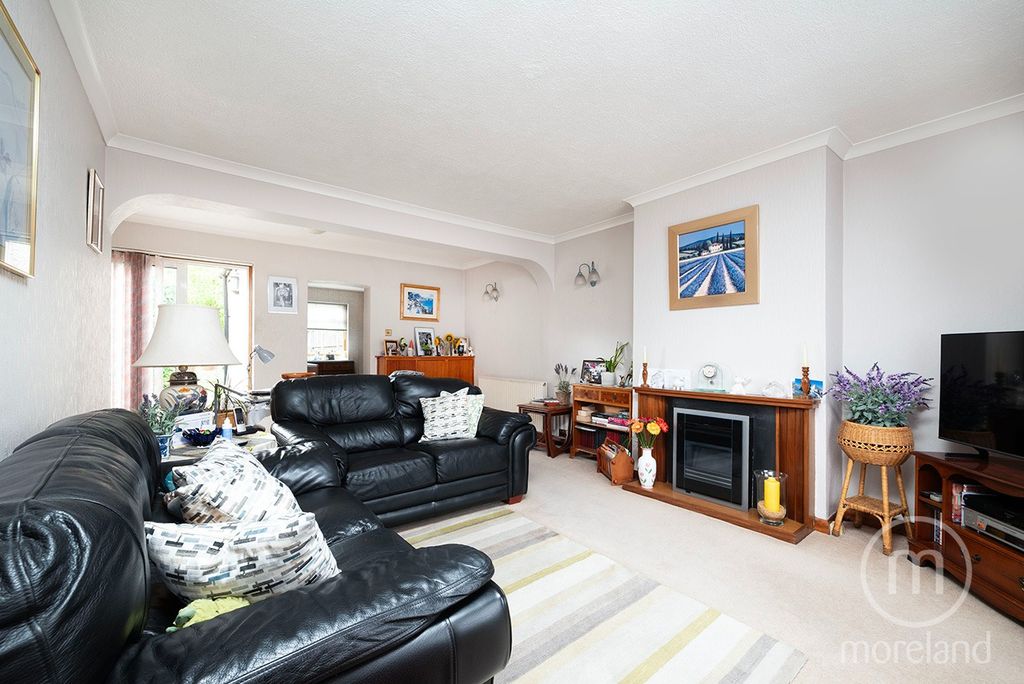 Property photo 2 of 12 4523462