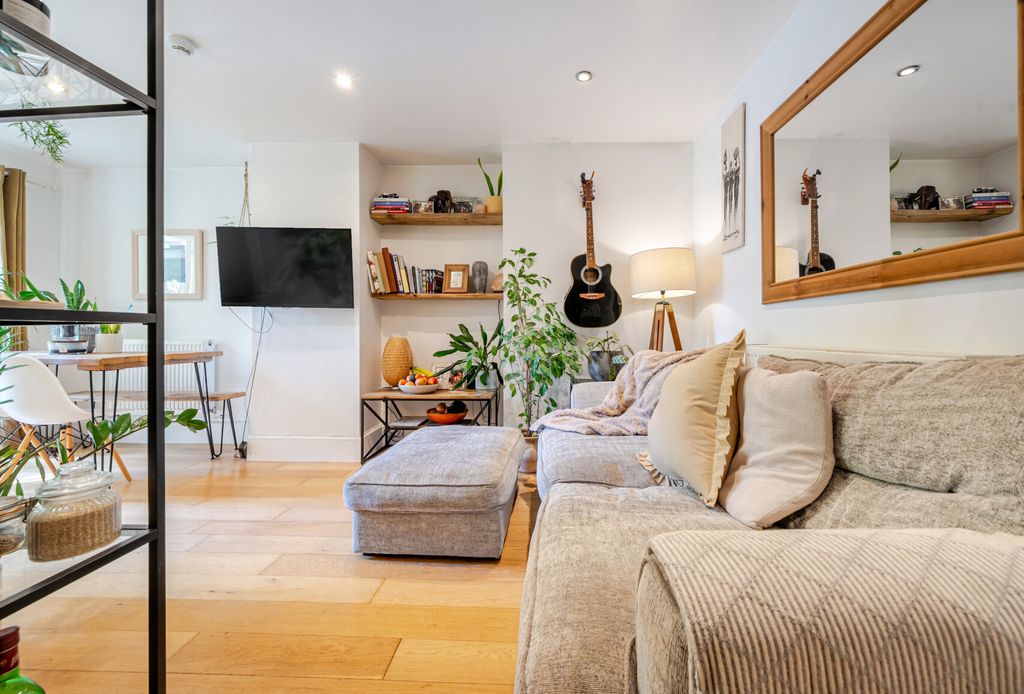 Property photo 3 of 17 1358368-14-68E66d...