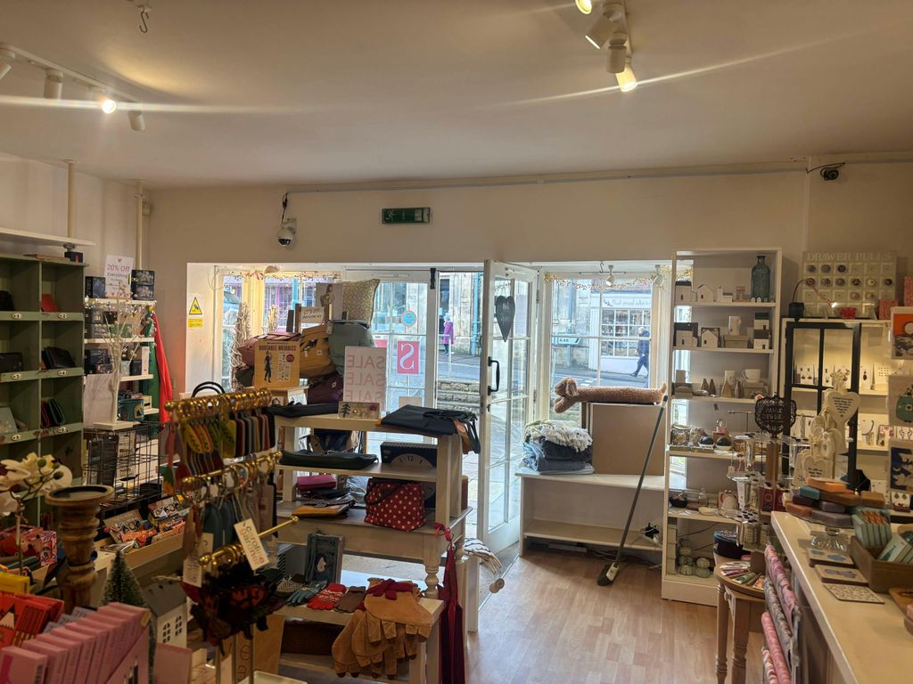 Property photo 2 of 3 Ints S7.Jpg