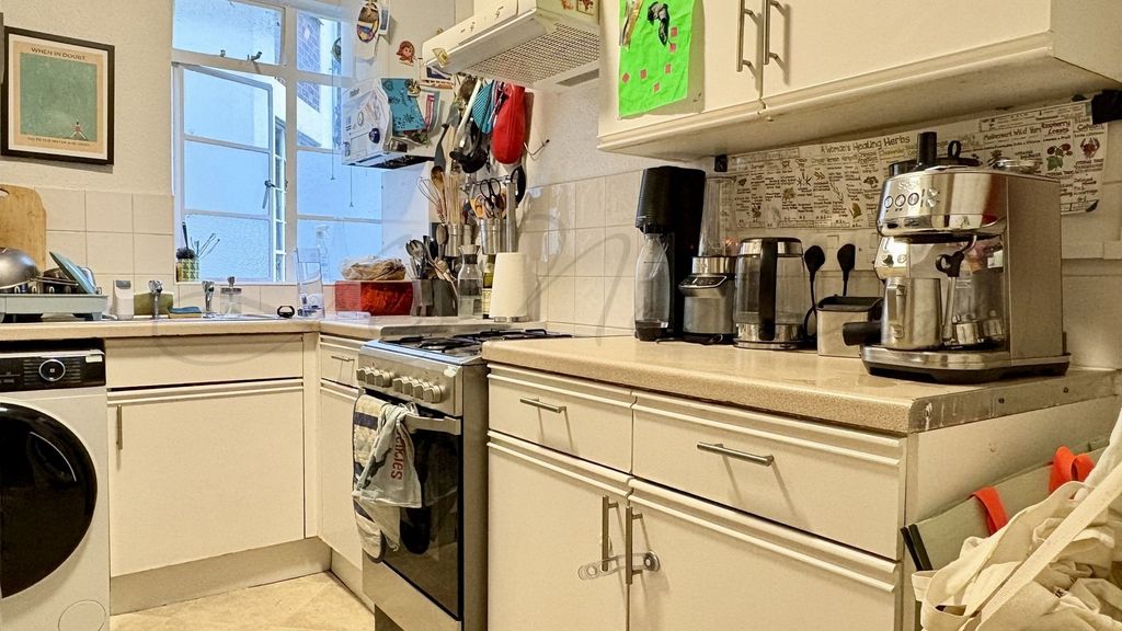 Property photo 3 of 20