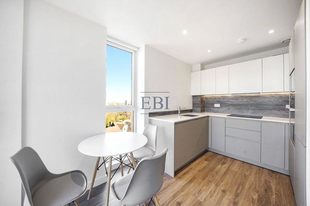 Property photo 3 of 17 Picture No. 12