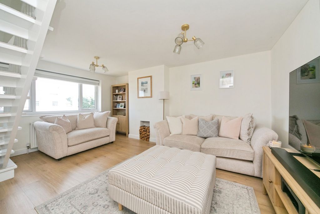 Property photo 3 of 19 Pbox-Img.Jpg