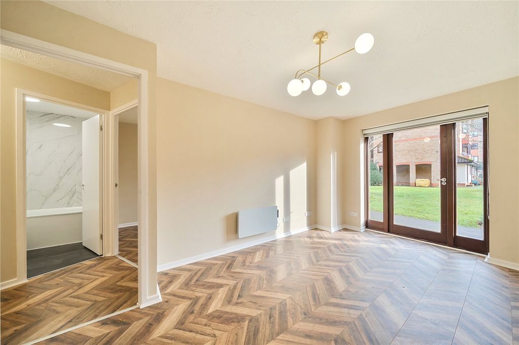 Property photo 2 of 16 Picture No. 17