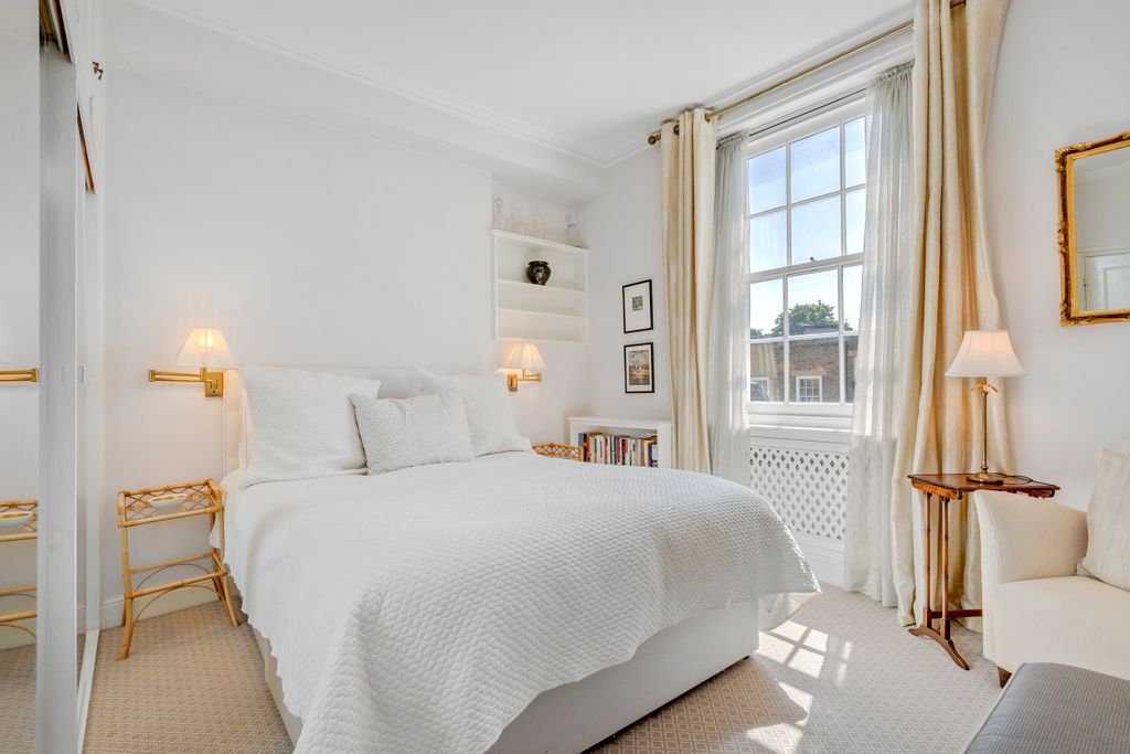 Property photo 2 of 8 Ovingtonsquare21d-1