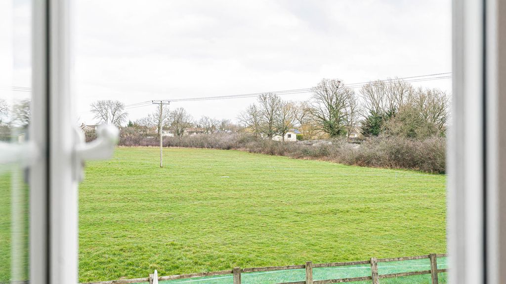 Property photo 3 of 15 12_71075.Jpg