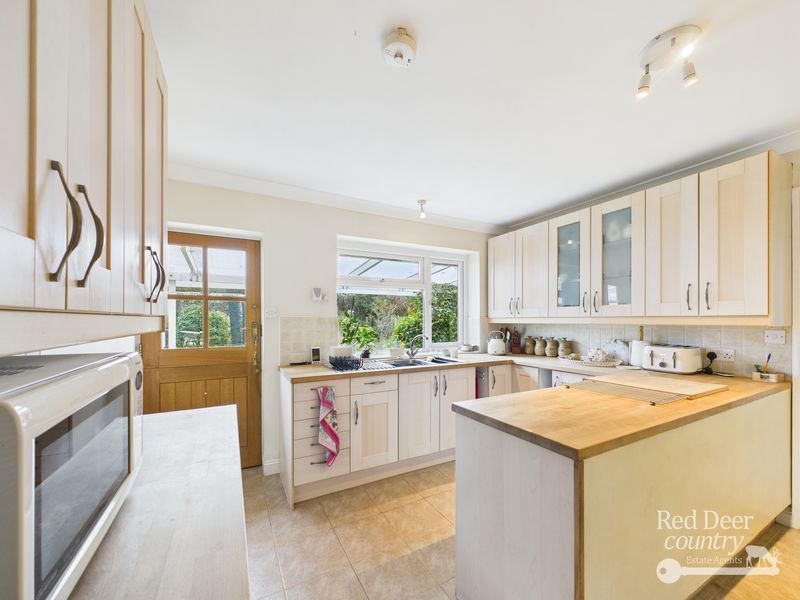 Property photo 3 of 20 Kitchen