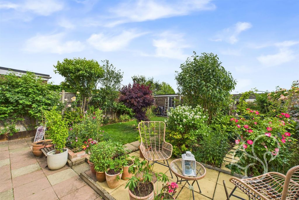 Property photo 2 of 16 Garden