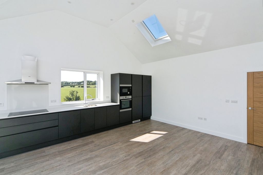 Property photo 2 of 19 Kitchen