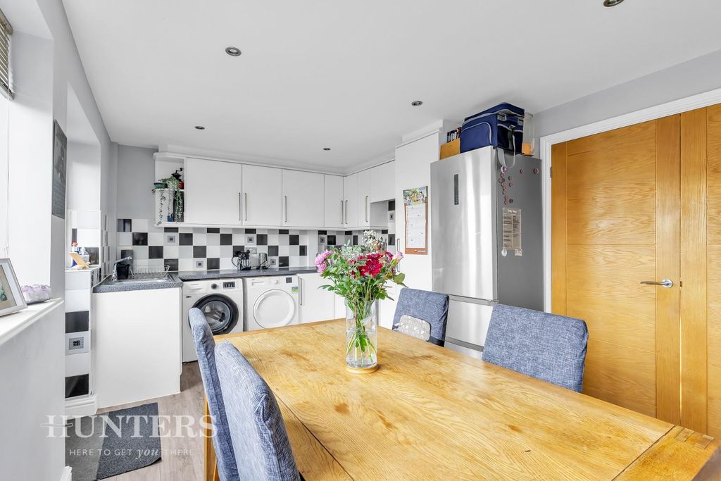 Property photo 3 of 17 Dining Kitchen