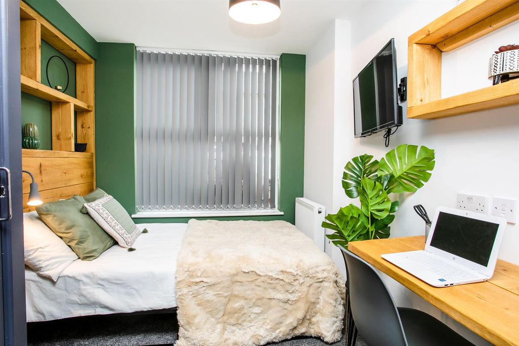 Property photo 1 of 6 35 Dean Street-18.Jpg