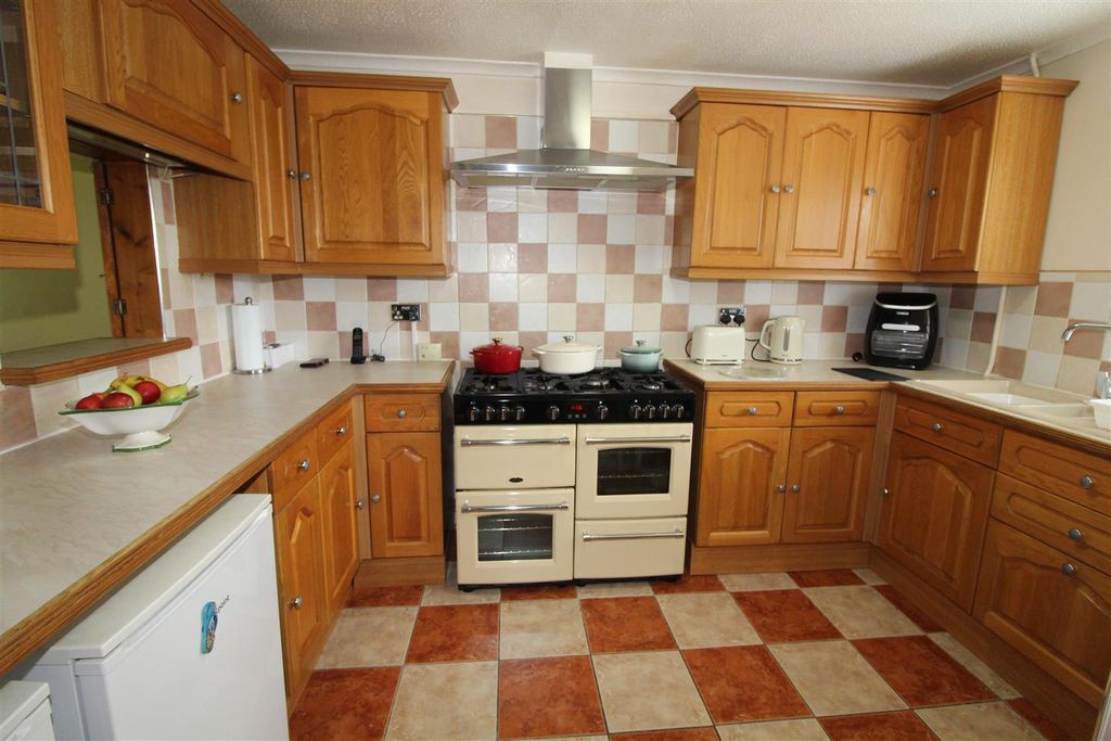 Property photo 3 of 24 Kitchen/Breakfast Room