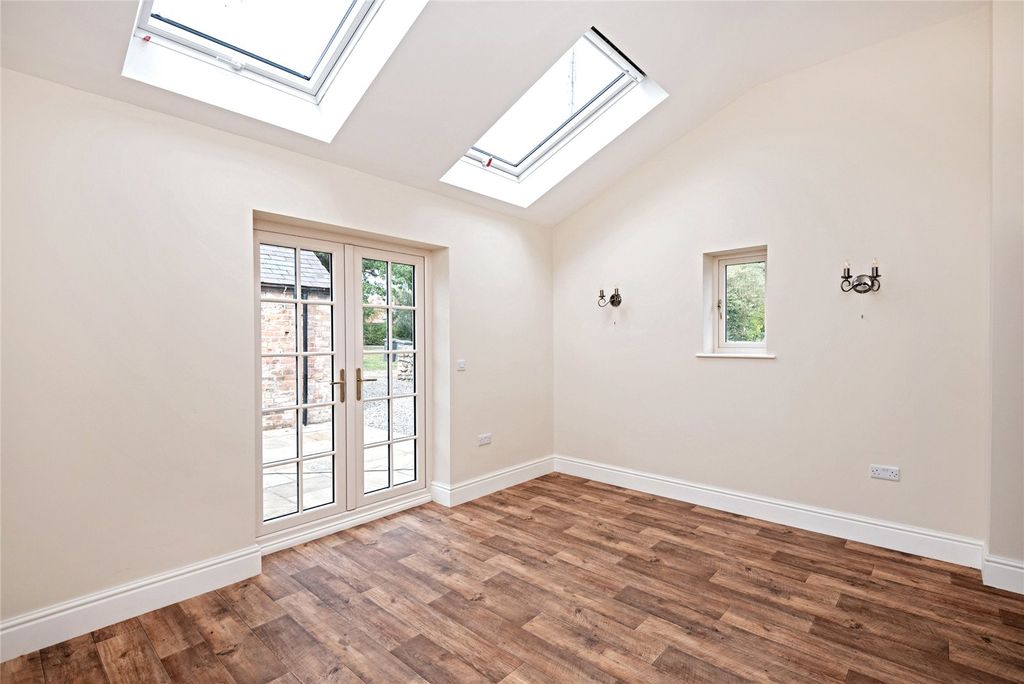 Property photo 3 of 10 Garden Room