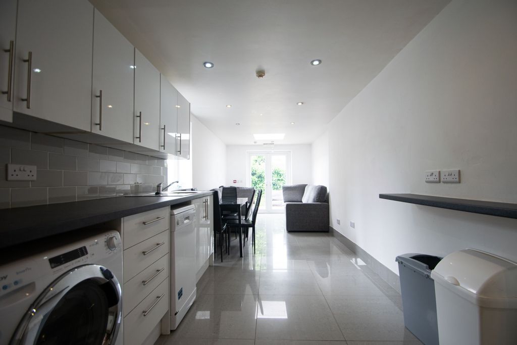 Property photo 2 of 15 Photo 3