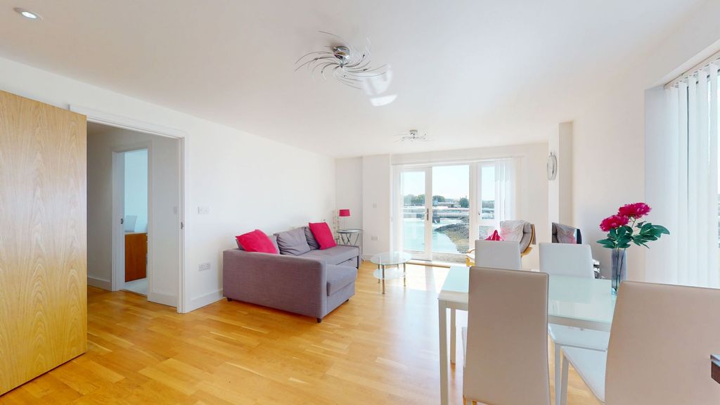 Property photo 2 of 9