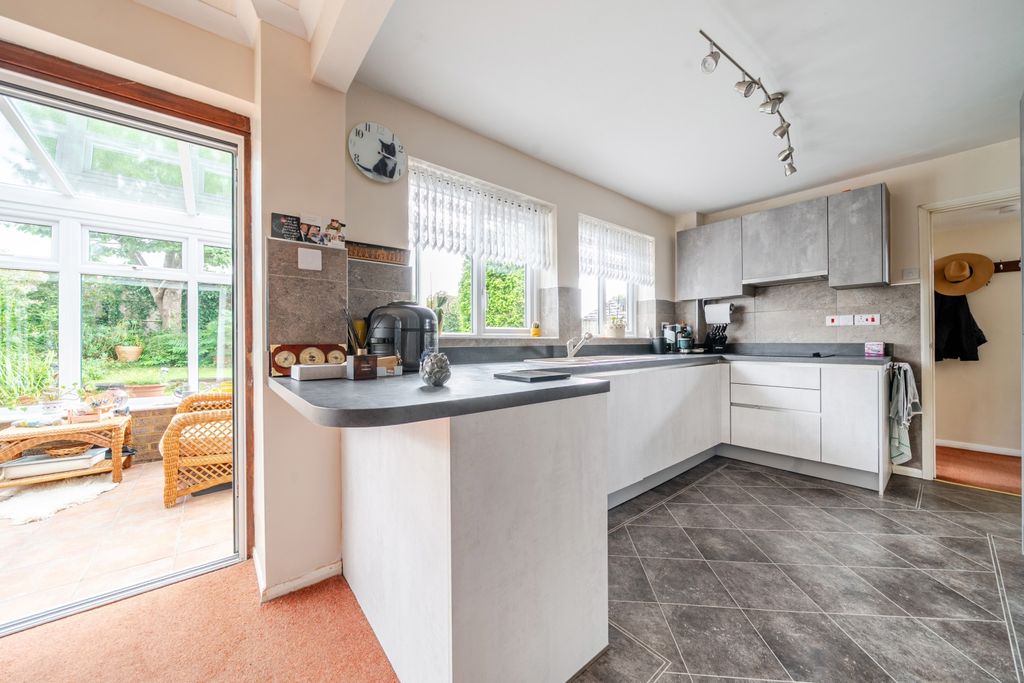 Property photo 2 of 16 Kitchen
