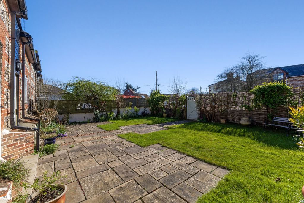 Property photo 2 of 18