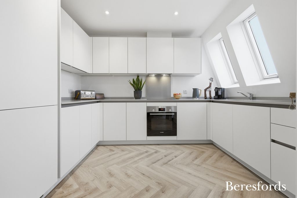 Property photo 3 of 19 Kitchen