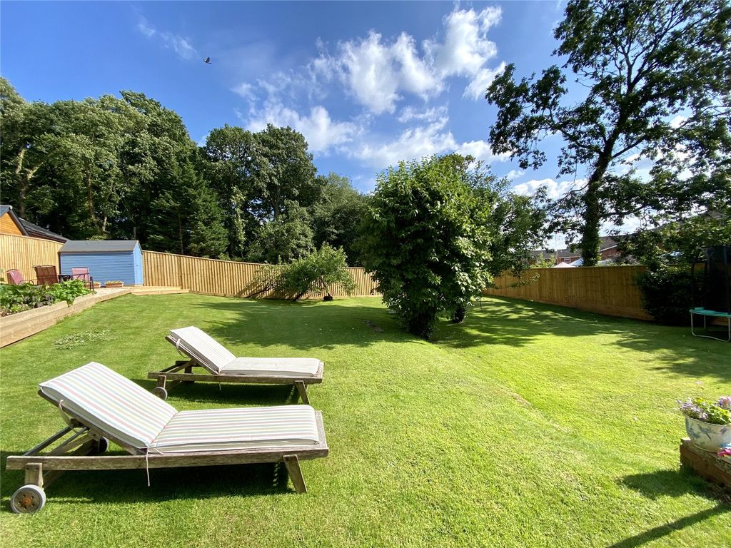 Property photo 2 of 12 Garden