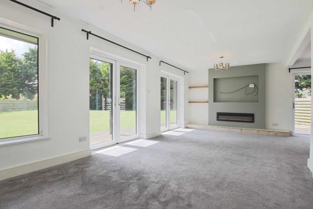 Property photo 2 of 23 3936365