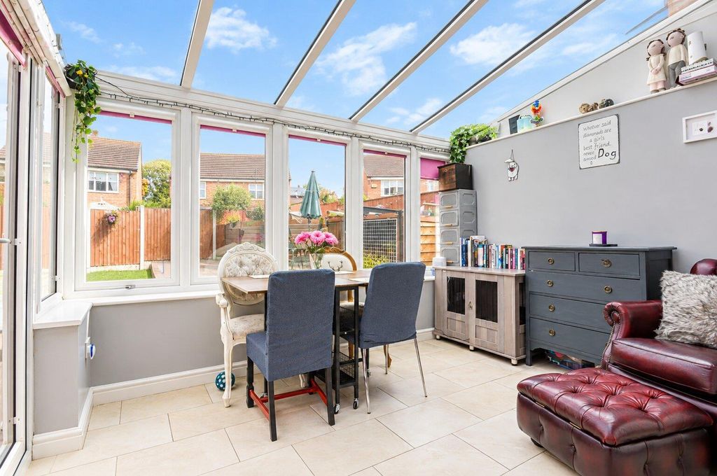 Property photo 3 of 10 Conservatory