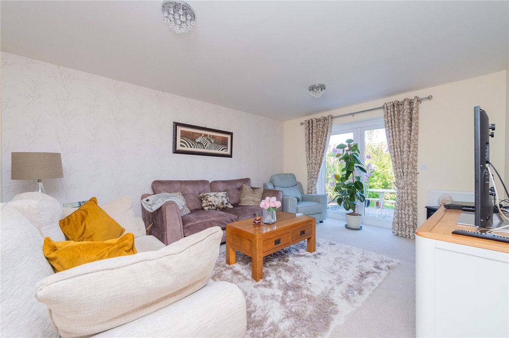 Property photo 2 of 43 Picture No. 24