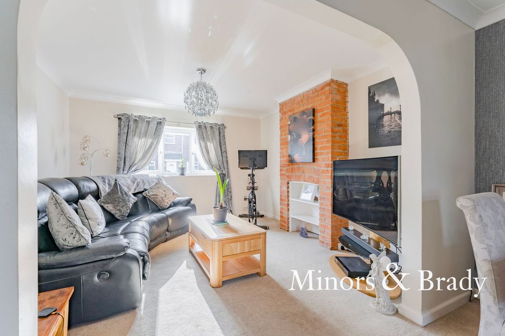 Property photo 2 of 17