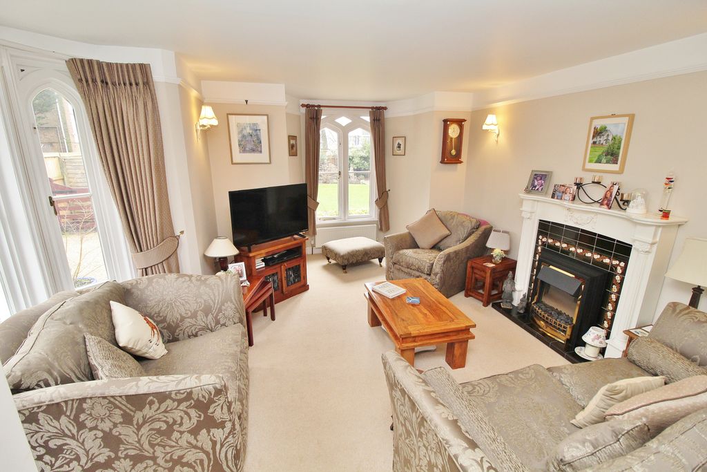 Property photo 2 of 36