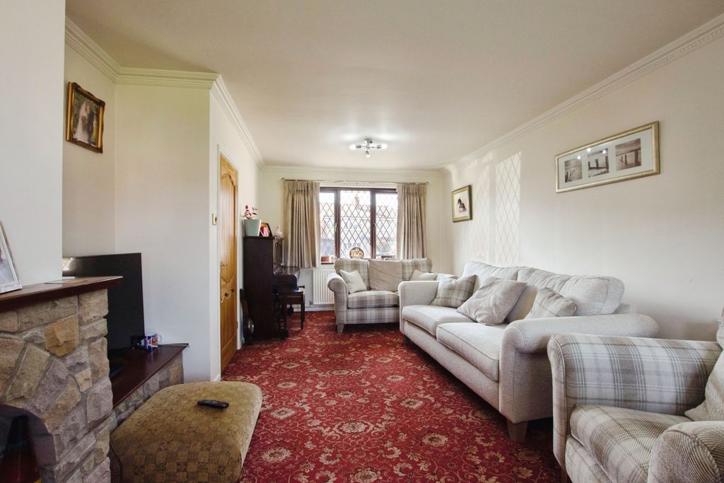 Property photo 2 of 24 Lounge