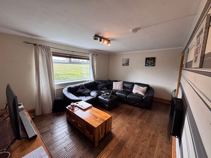 Property photo 1 of 8 Photo 6