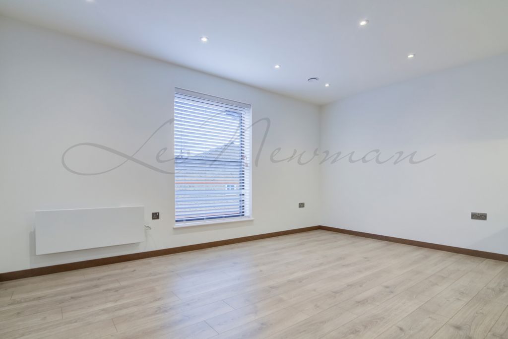 Property photo 3 of 12 Jpg