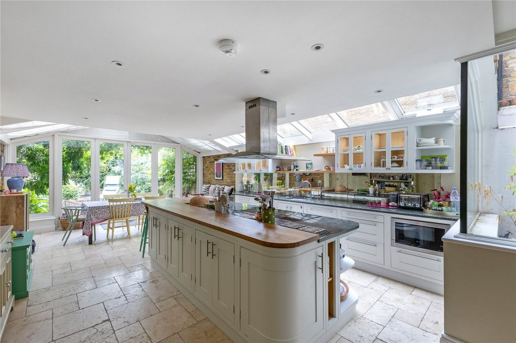 Property photo 3 of 15 Kitchen
