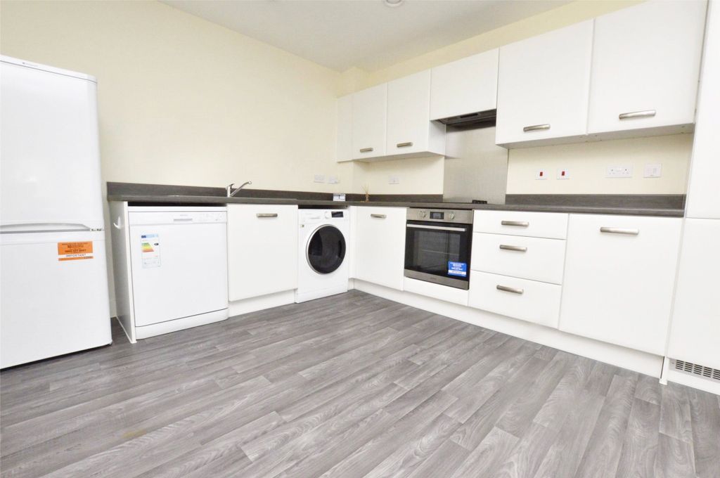 Property photo 2 of 6 Kitchen