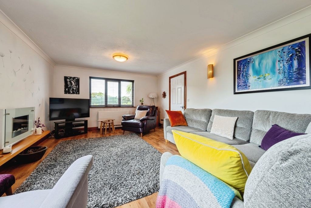 Property photo 3 of 21 Pbox-Img.Jpg