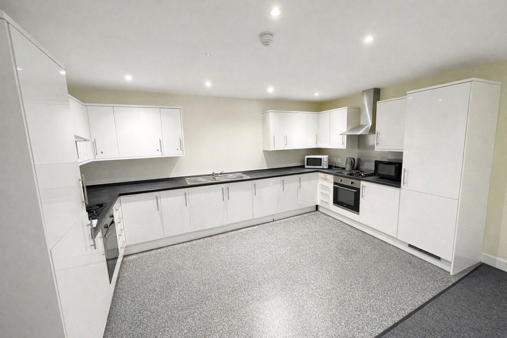 Property photo 3 of 6 Photo 2