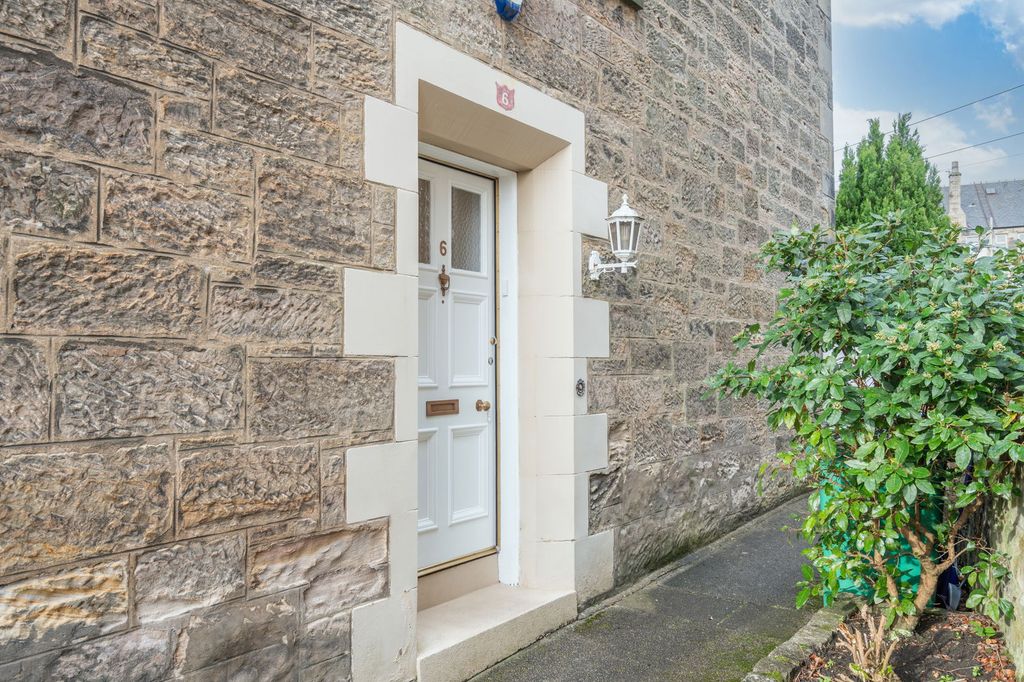 Property photo 2 of 33