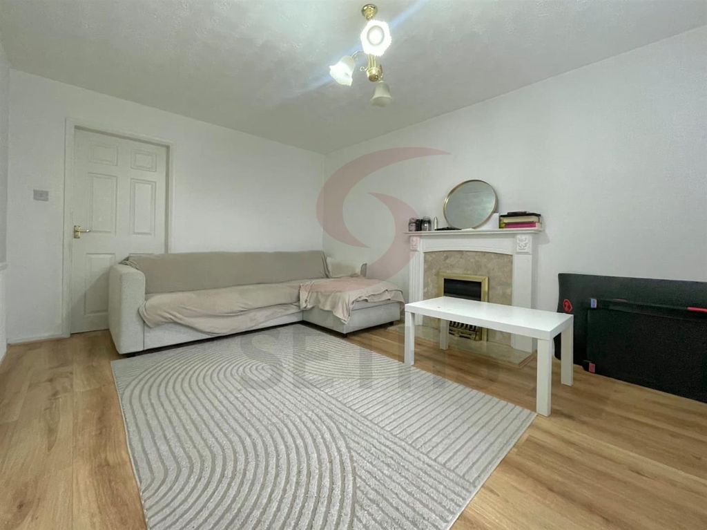 Property photo 3 of 10 Lounge