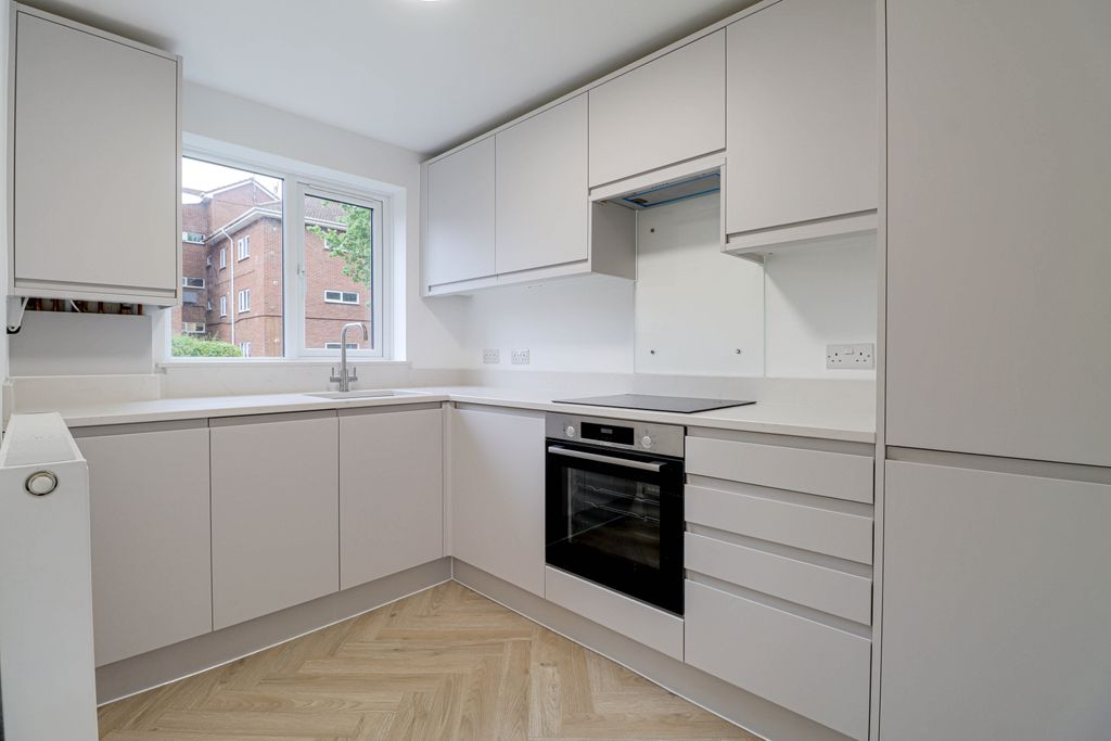 Property photo 3 of 7 Kitchen