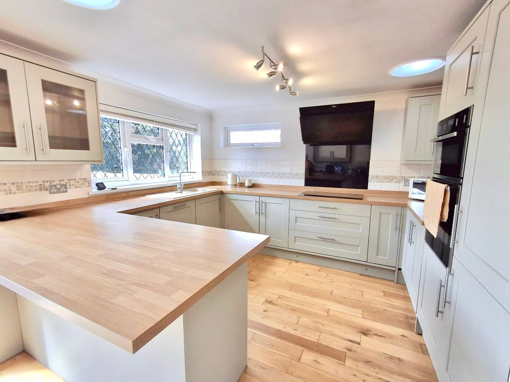 Property photo 1 of 12 Kitchen