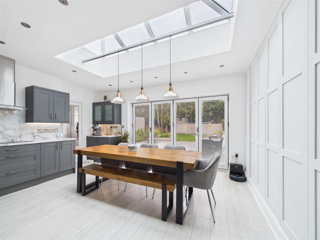 Property photo 3 of 20 Cam03303G0-Pr0229-Still005.Jpg