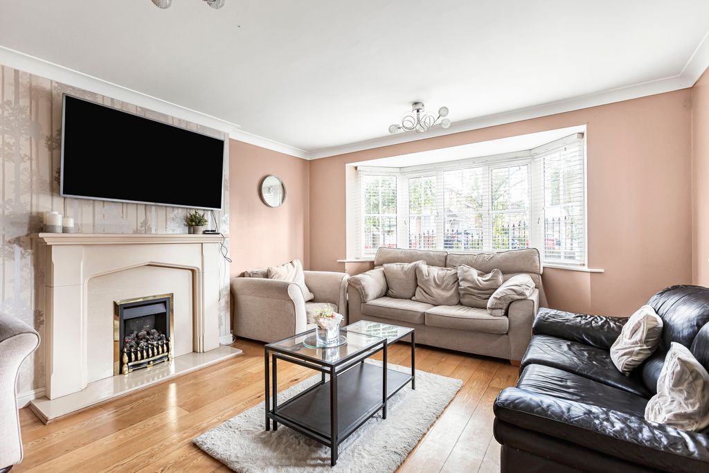 Property photo 2 of 21 Living Room