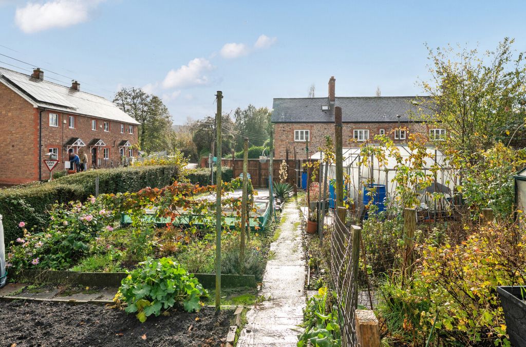 Property photo 3 of 14 Garden