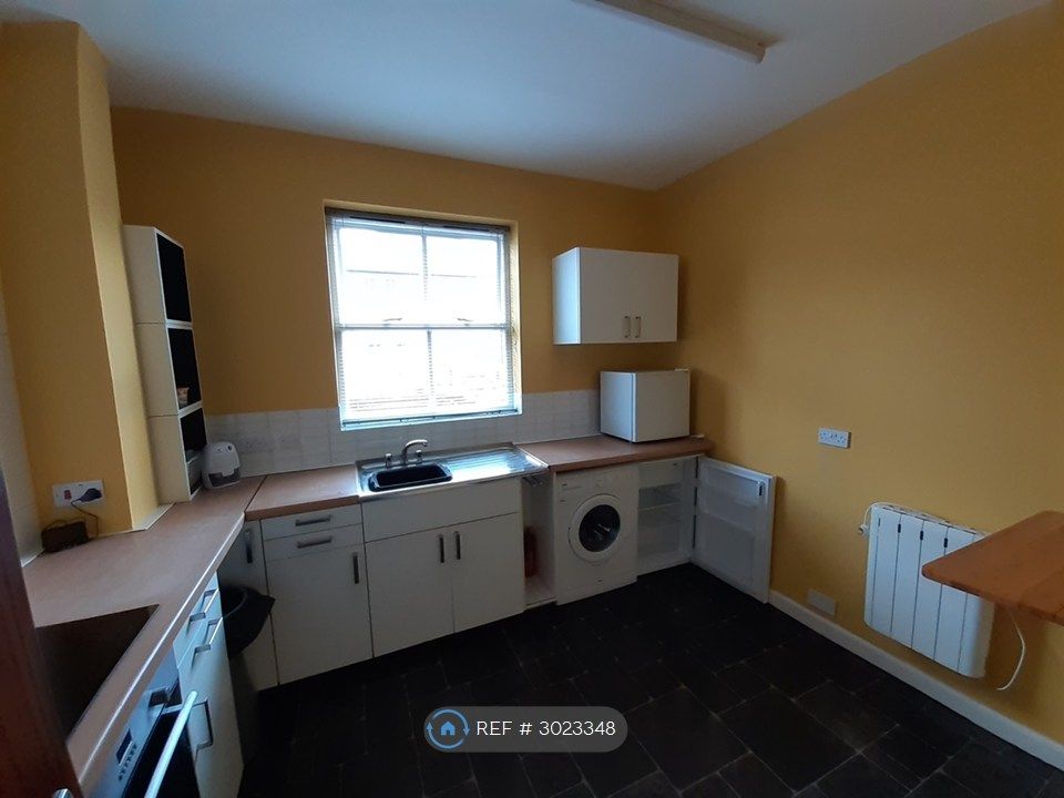 Property photo 3 of 12 Kitchen