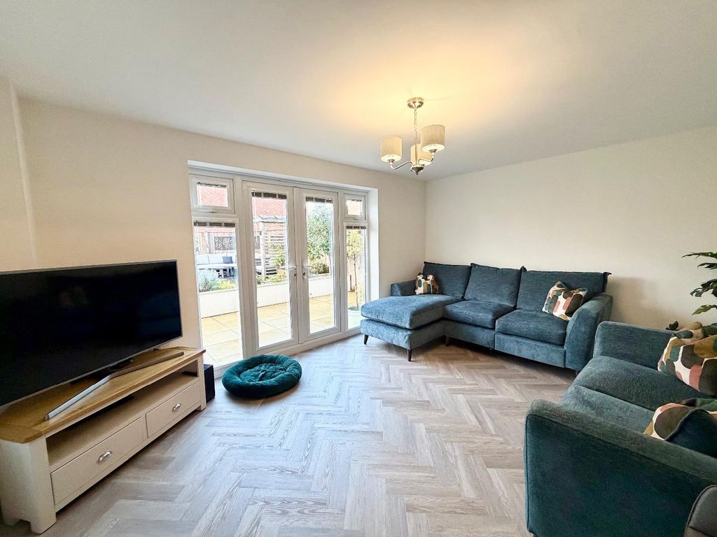 Property photo 2 of 13 Lounge