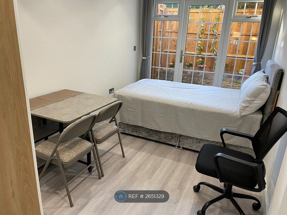 Property photo 1 of 8 Bedroom