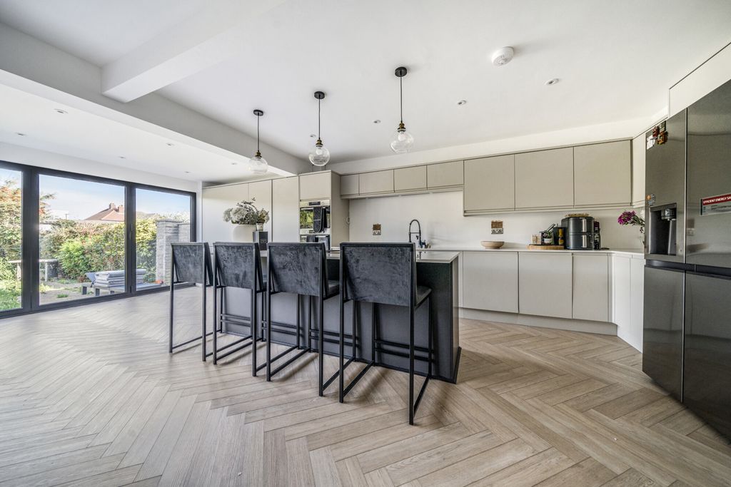 Property photo 3 of 14 Kitchen