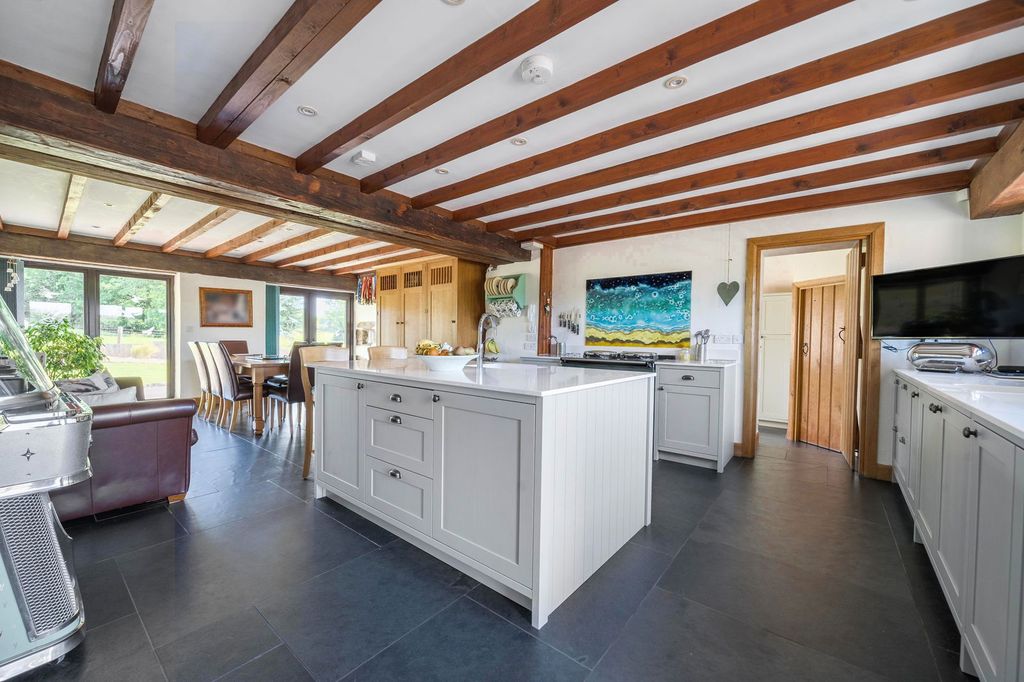 Property photo 3 of 25