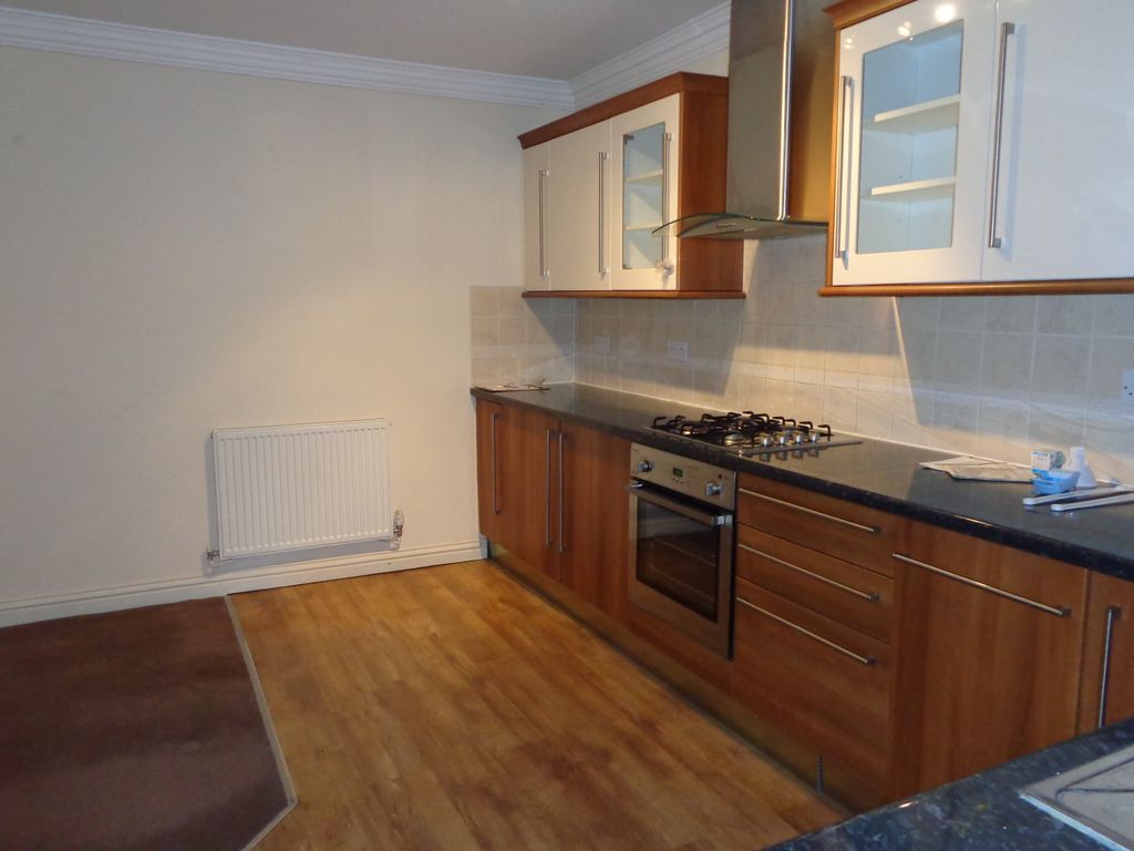 Property photo 2 of 8 Fitted Kitchen