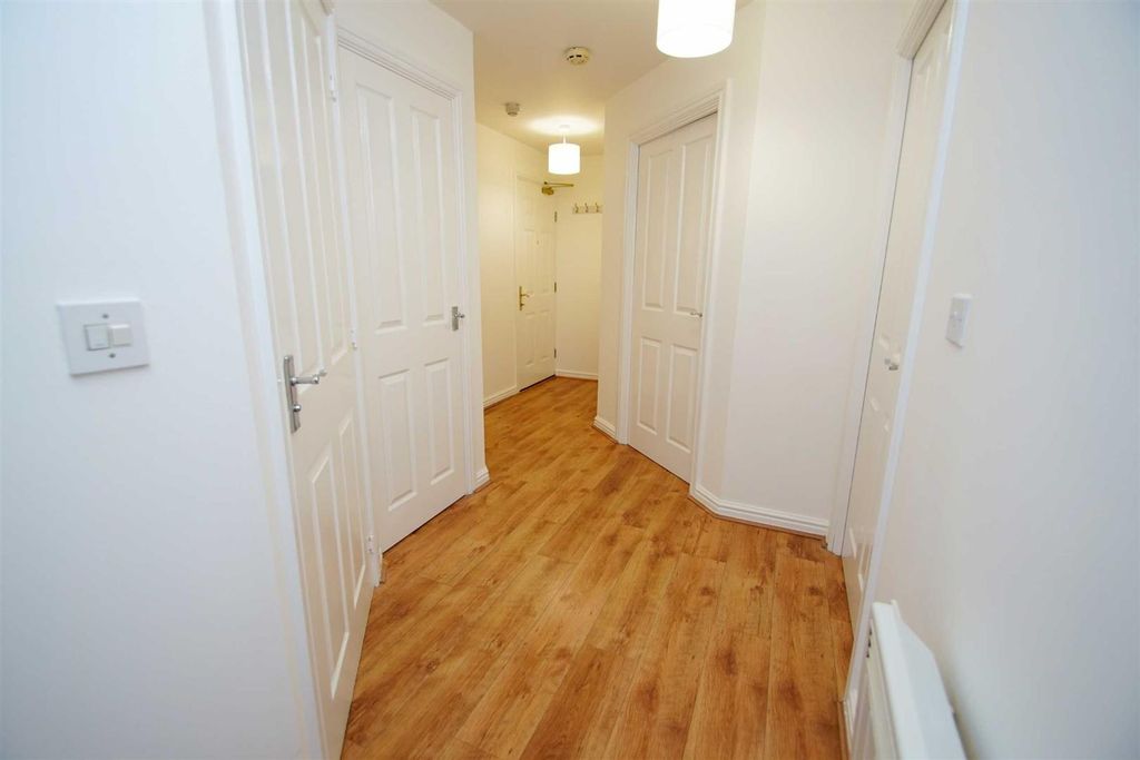 Property photo 2 of 8 Entrance Hallway