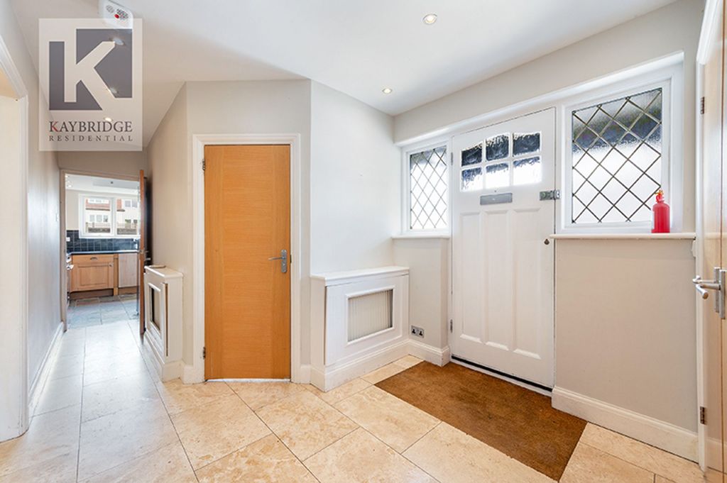 Property photo 2 of 14 Oaks Avenue, Worcester Park - Kt4 8Xg